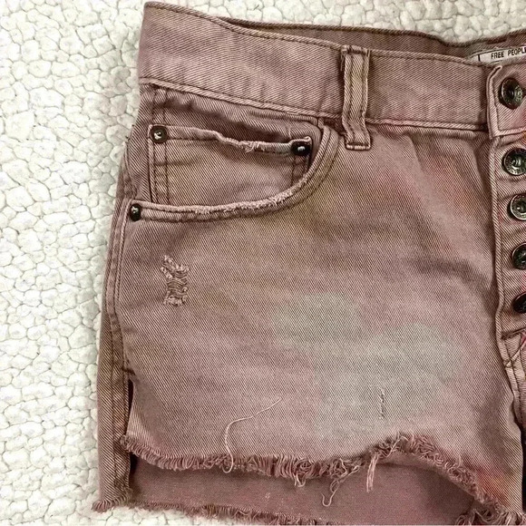 Free People Mauve Runaway Slouch Distress Raw Hem ButtonFly Denim Shorts Size 27 - Picture 3 of 14